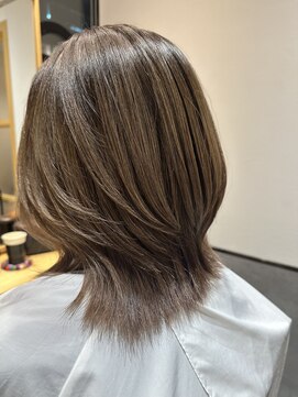 白髪ぼかし×くびれボブ