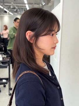 ロイオブジゼル(roi of GiseL) レイヤー 顔周りレイヤー 前髪カット ブラウン 透明感カラー