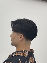 トウキョウクラシックバーバータウン 東京蔵式理髪処(TOKYO CLASSIC BARBER TOWN)&nbsp;センターパートテーパーフェード