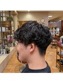 ナチュラルな動きが楽しめるメンズパーマ。