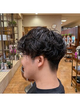 ジュール ドゥJour doux ナチュラルな動きが楽しめるメンズパーマ。