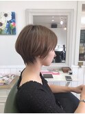 女性らしい丸みあるショートボブ