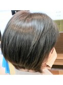グレージュカラーのグラデーションボブ