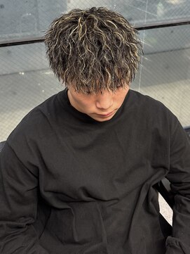 イーラ(era) メッシュマッシュ前下がりツイストスパイラルパーマ眉毛