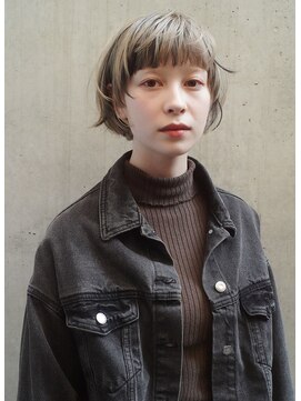 レジュアル(RESSUAL) イメチェンホワイトブロンド外ハネボブショートパーマ
