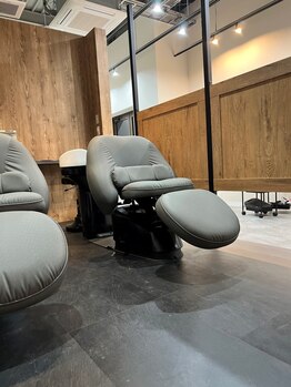 アノネ(anone)の写真/ウッド調でみどり溢れる店内は温もりあるリラックスした癒し空間。周りを気にせずにゆったりと寛げる空間。