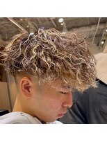 ルースト 渋谷店(ROOST)&nbsp;[彼氏にやって欲しい髪型ブラウン]金メッシュパーマ