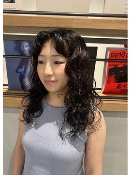 外国人風大きめカーリーなウェーブパーマ