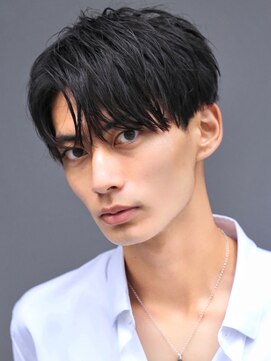 韓国風センターパートコンマバング刈り上げツーブロック