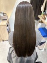 エスト(est)&nbsp;30代/美髪ストレート/シックな色合いのしっとり艶髪が◎