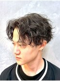大人色気の韓国風センターパートパーマ