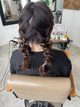バトン(BATON) 【ツイン編み下ろし ヘアセット】ヘアアレンジ 結婚式 卒業式