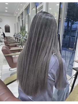 クアトログランシュ ひたちなか店(QUATRO×GranCieux) ホワイトシルバー　/ エアタッチバレイヤージュ！