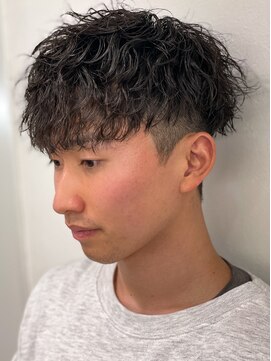 エルマーク 梅田中津(L-MARK) スペインカールスパイラルパーマツイストパーマフェード短髪