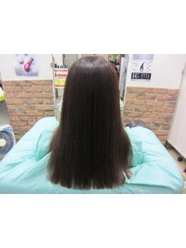 髪のケアはもちろん、頭皮環境を整えることで髪本来の美しさを取り戻し、思わず触れたくなるような質感に♪