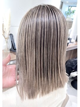 アッシュ 大宮店(Ash) 赤味無しミルクティーハイライトバレイヤージュ