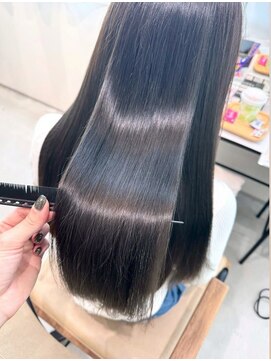 ファムバイアヴァンス(Femme by AVANCE.) ピュアストレートロング