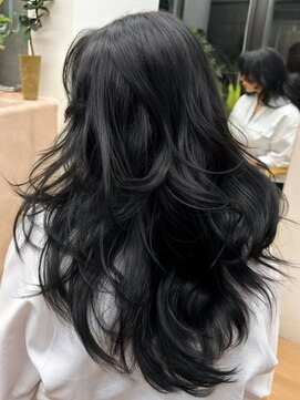 ヌエン 渋谷(NU/EN) 夏にオススメ！透明感グレーアッシュ×バタフライレイヤーカット