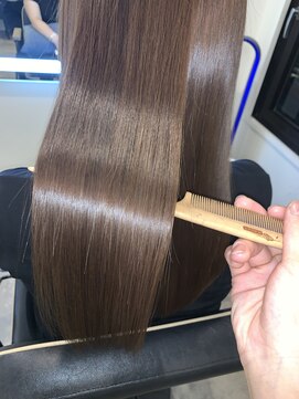 アールサロン アオヤマ(Rr SALON AOYAMA) プラチナミネコラ