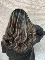 ホワイト(WHITE)&nbsp;[WHITE RYOTA] ハイライトでつくるバレイヤージュスタイル！！