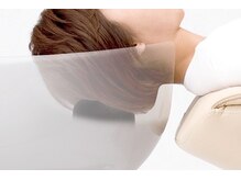 【充実した設備で癒しの時間を】全席最新フルフラット式シャンプー台