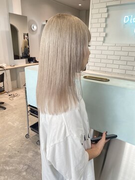 ダイアモンドリリー(Diamond Lily) ホワイトベージュ