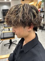 フゥ 宇都宮(FeU)&nbsp;波巻きパーマメンズパーマメンズヘアツーブロックツイストパーマ
