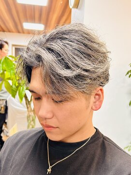 ミスターベイビー(Mr.BABY) フェザーパーマ/ホワイトメッシュ/センターパート/刈り上げ