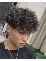 イーラ アメ村店(era)&nbsp;スペインカール　ツイストスパイラル眉カットメンズパーマ