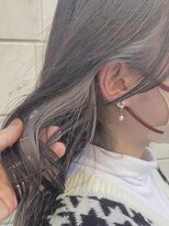 アース コアフュールボーテ 諏訪店(EARTH coiffure beaute)&nbsp;イヤリングシルバーカラーブリーチインナーカラー