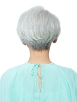 えがお美容室&nbsp;【えがお美容室】爽やかなホワイトカラーの大人ショート