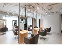 アットホームなサロンでご家族でも気楽にお越しいただけます。ミディアムレイヤー/シャドウパーマ