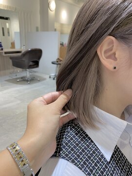 ビーケアーズ リアン(be-cares Lien) インナーカラー×ホワイトアッシュ