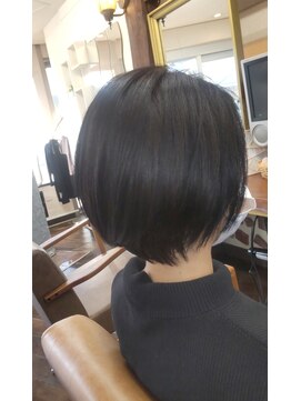 アート(art) クールだけど女性らしいショートスタイル