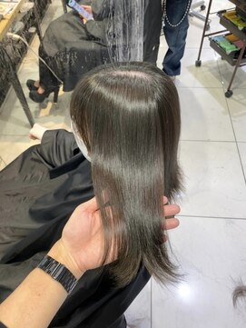 プレシャスバイプロデュース(precious by Produce) 艶オリーブグレージュ[町田／町田駅/町田駅前店/学割U24/JR町田]