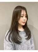 顔まわりにちょろっと入ったレイヤースタイル♪