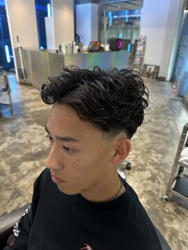 テーパーフェードフェザーパーマ