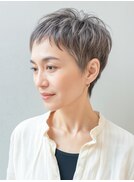 【白髪ぼかしバズカット】シルバーグレージュ×ミニレイヤー