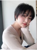 Say.ひし形ショート丸みショートアッシュブラック暗めカラー青山