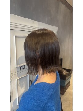 秋に人気なオリーブブラウン×ミニボブスタイル