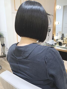 ネオリーブ チロル 横浜西口店(Neolive CiroL.) 丸みボブ 黒髪 ナチュラルストレート