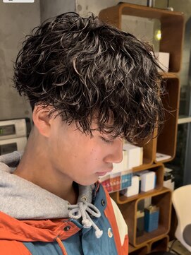 フィフス トウキョウ (fifth TOKYO) センターパートツイストスパイラルパーマメンズマッシュパーマ