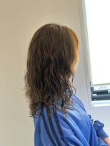 ヨンド(yond)&nbsp;スパイラルパーマオリーブベージュ顔まわり前髪群馬太田