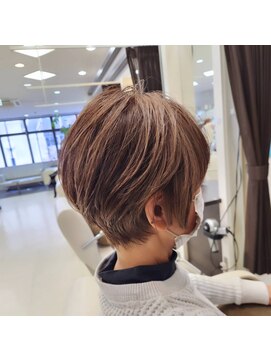 アクラ(aqula) 大人ショート×白髪ぼかし×ベージュ