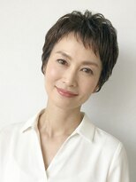 シオミエイチ タイムレス 垂水(shiomi H timeless)&nbsp;軽やかなフォルムで美シルエットに。凛と映える黒髪ショート