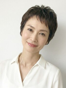 シオミエイチタルミ(shiomi H TARUMI) 軽やかなフォルムで美シルエットに。凛と映える黒髪ショート