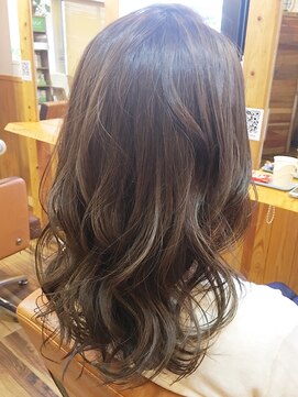 ララテラス(LaLa Terrace) スモークグレー×大人かわいいセミウェットウェーブ