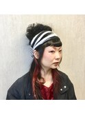 【ブラック/レッドのセクションカラー】