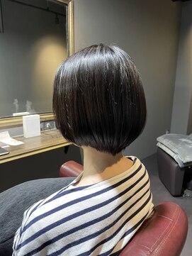 カーム(calm) ウエイト低めショートボブ