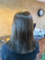 アークスヘアー&nbsp;べージュアッシュ髪質改善酸熱トリートメント艶感ストレート